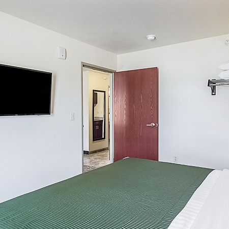 Cobblestone Inn & Suites - גרנזי מראה חיצוני תמונה