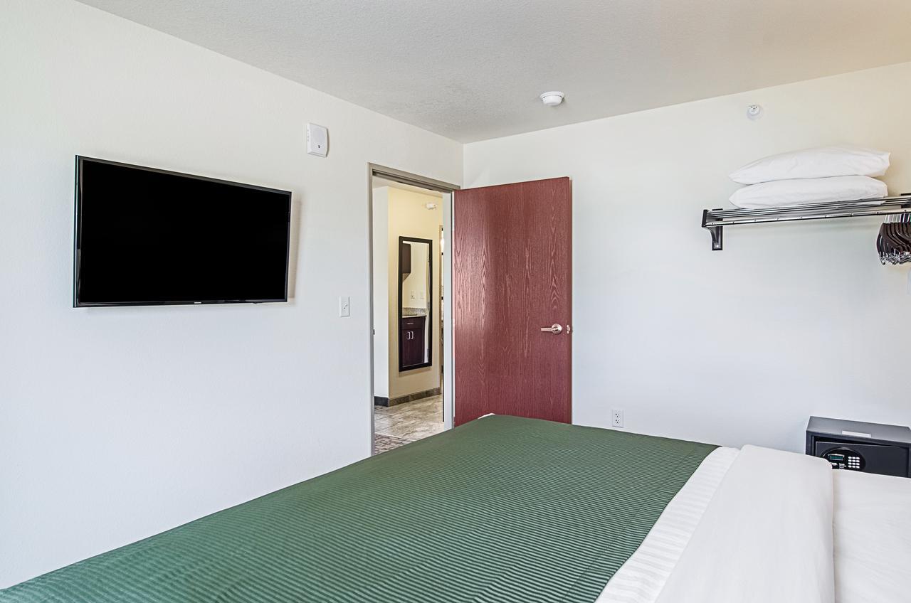 Cobblestone Inn & Suites - גרנזי מראה חיצוני תמונה