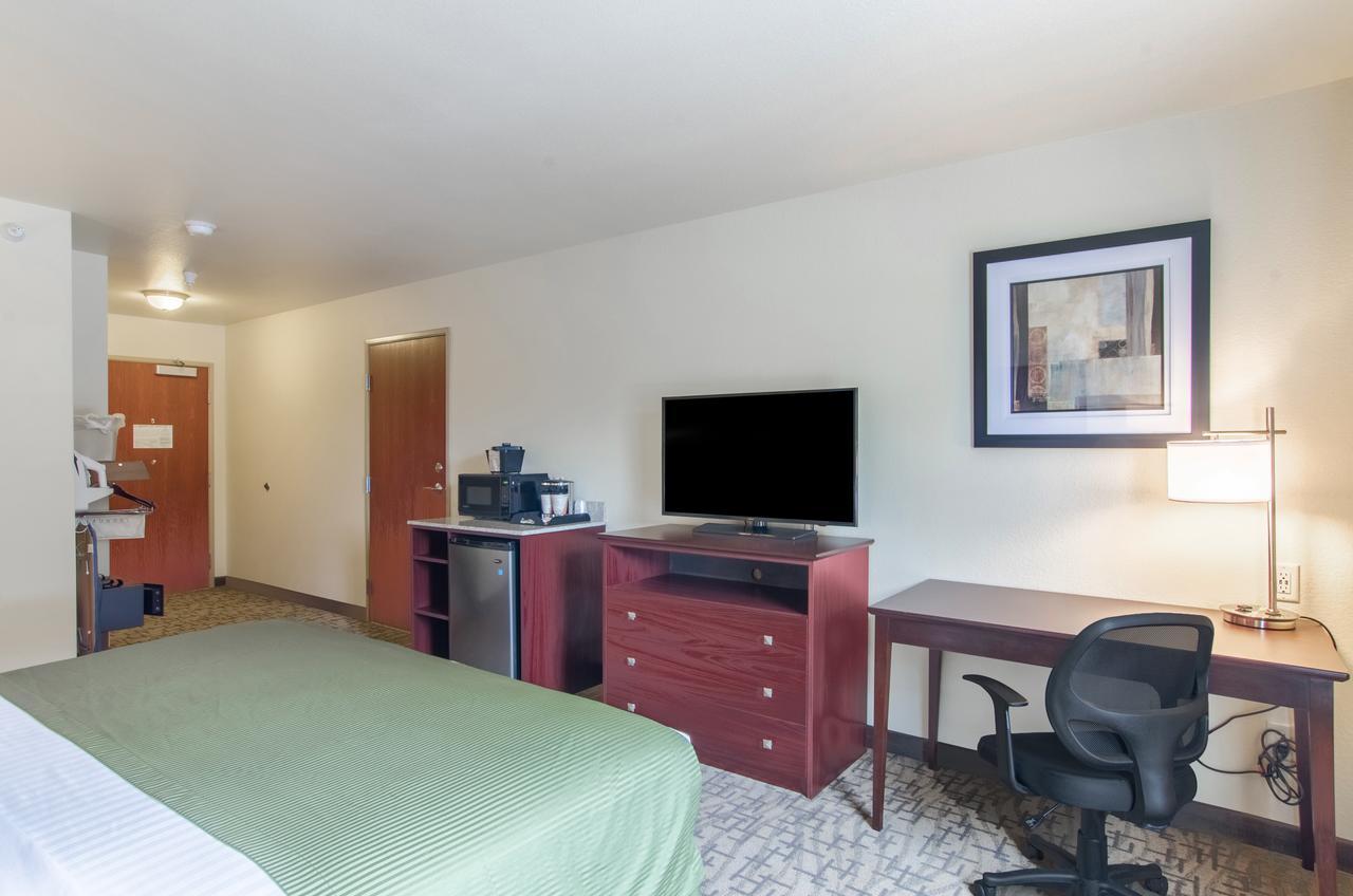 Cobblestone Inn & Suites - גרנזי מראה חיצוני תמונה